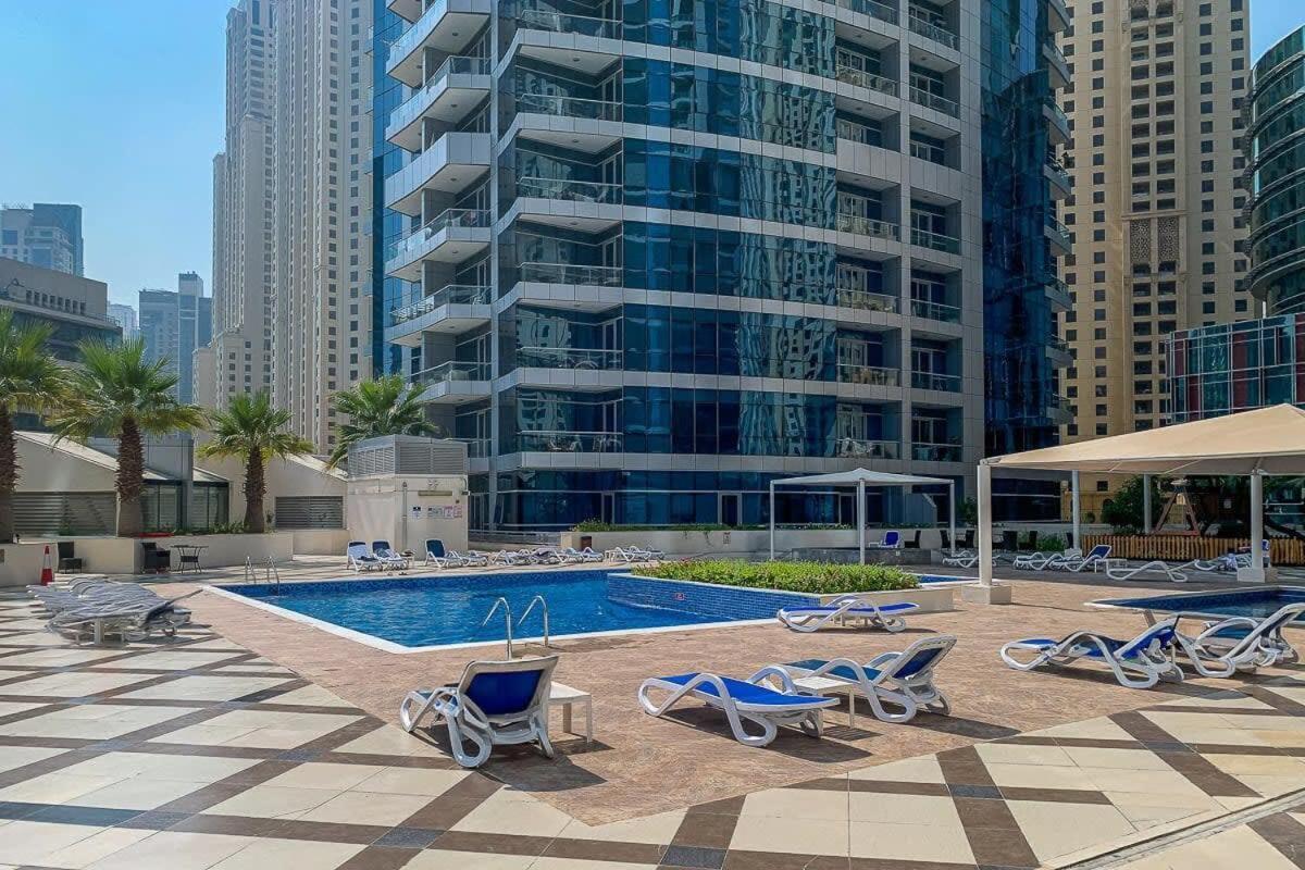 Frank Porter - Bay Central West Apartment