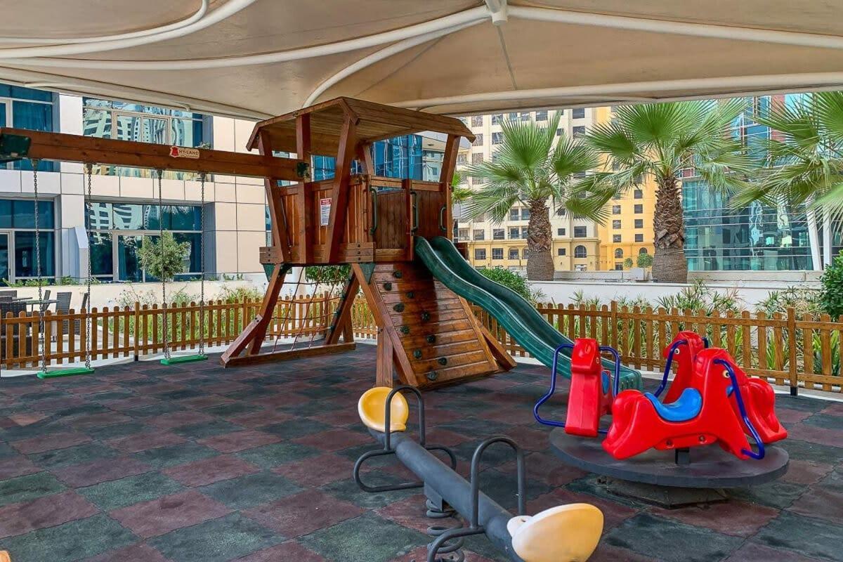 Frank Porter - Bay Central West Apartment Dubai