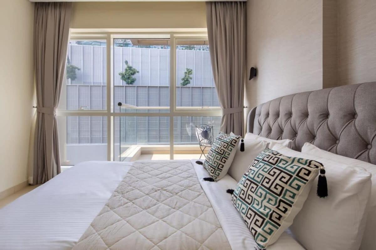 Frank Porter - Mon Reve Apartment *