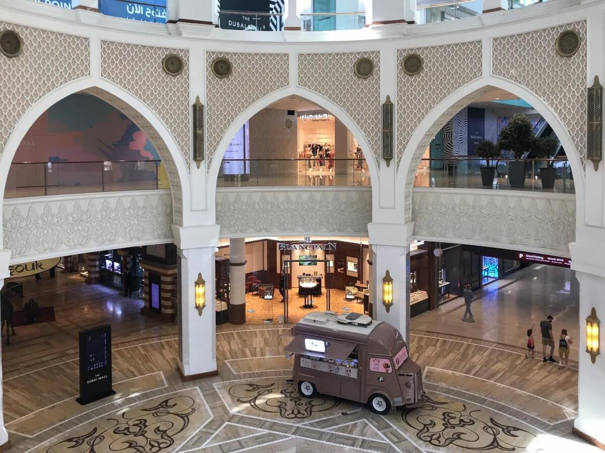 Frank Porter - Mon Reve Dubai