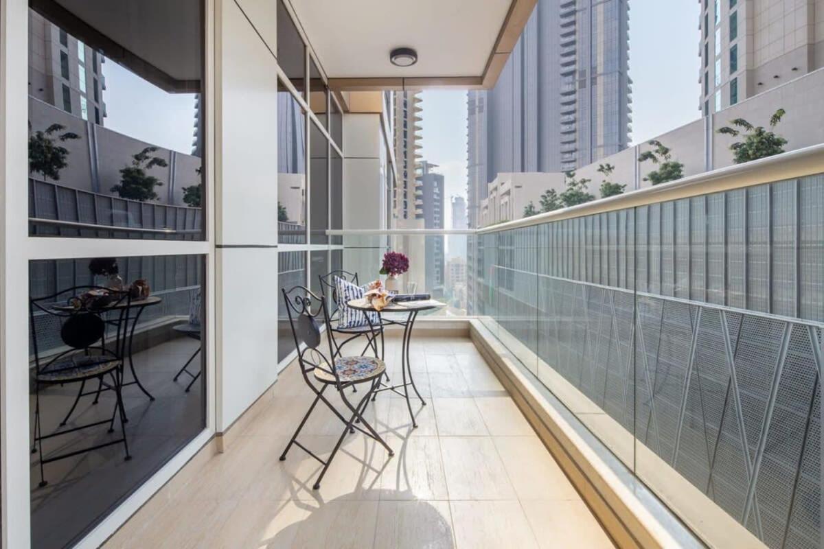 Frank Porter - Mon Reve Dubai