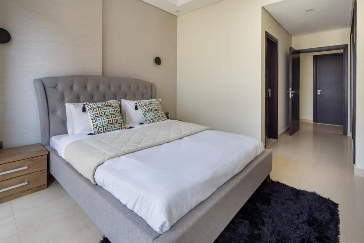 Frank Porter - Mon Reve Dubai