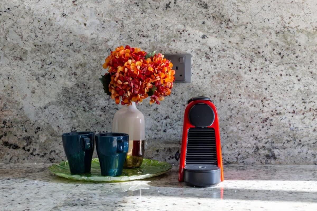 Frank Porter - Mon Reve Apartment *