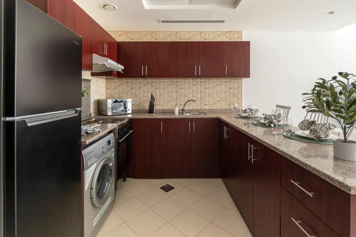 Frank Porter - Oasis Tower 1 Dubai