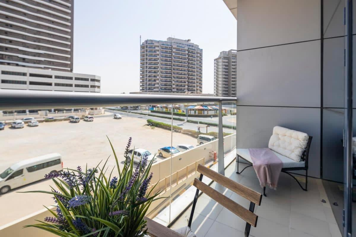 Frank Porter - Oasis Tower 1 Apartment *