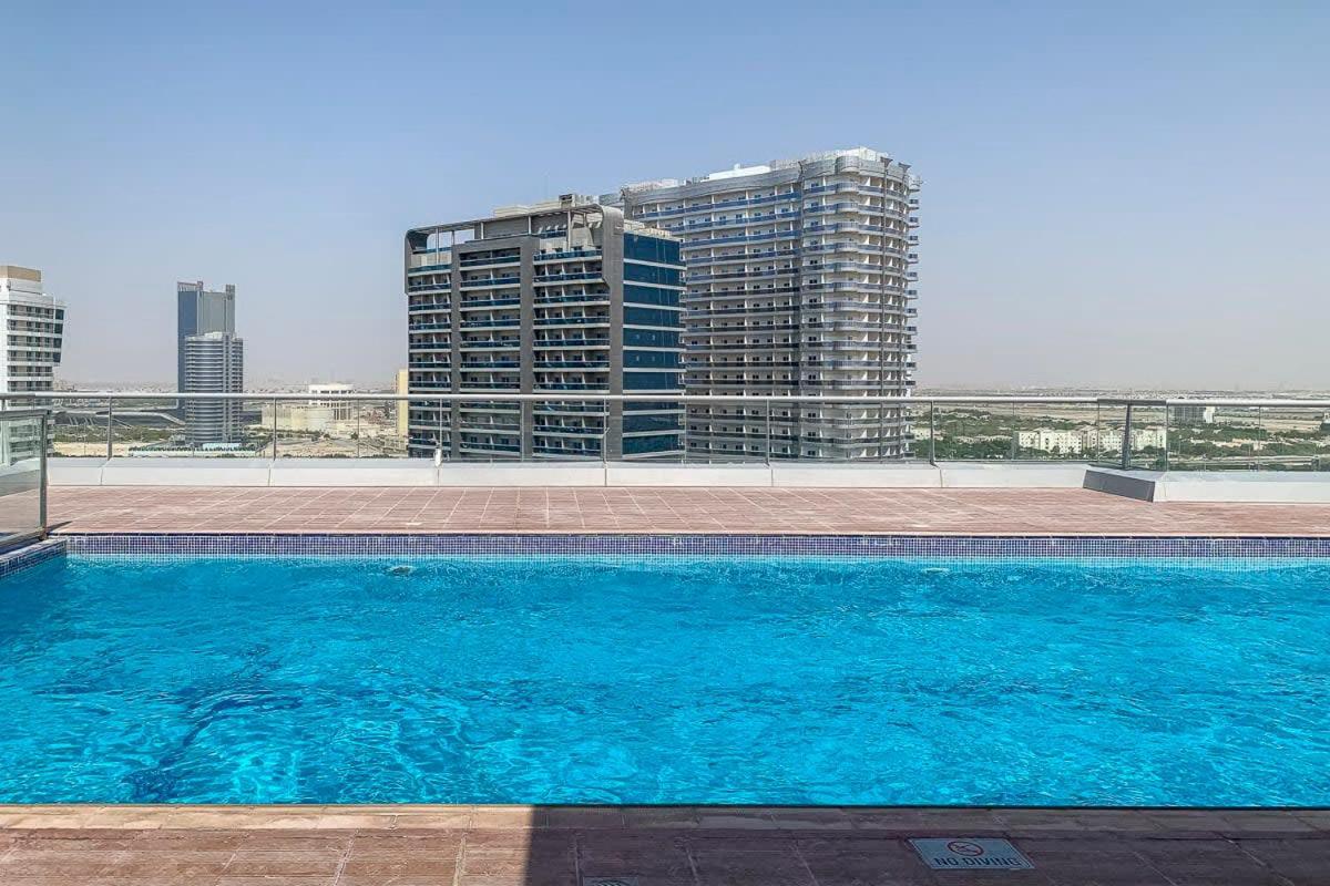Frank Porter - Oasis Tower 1 * Dubai