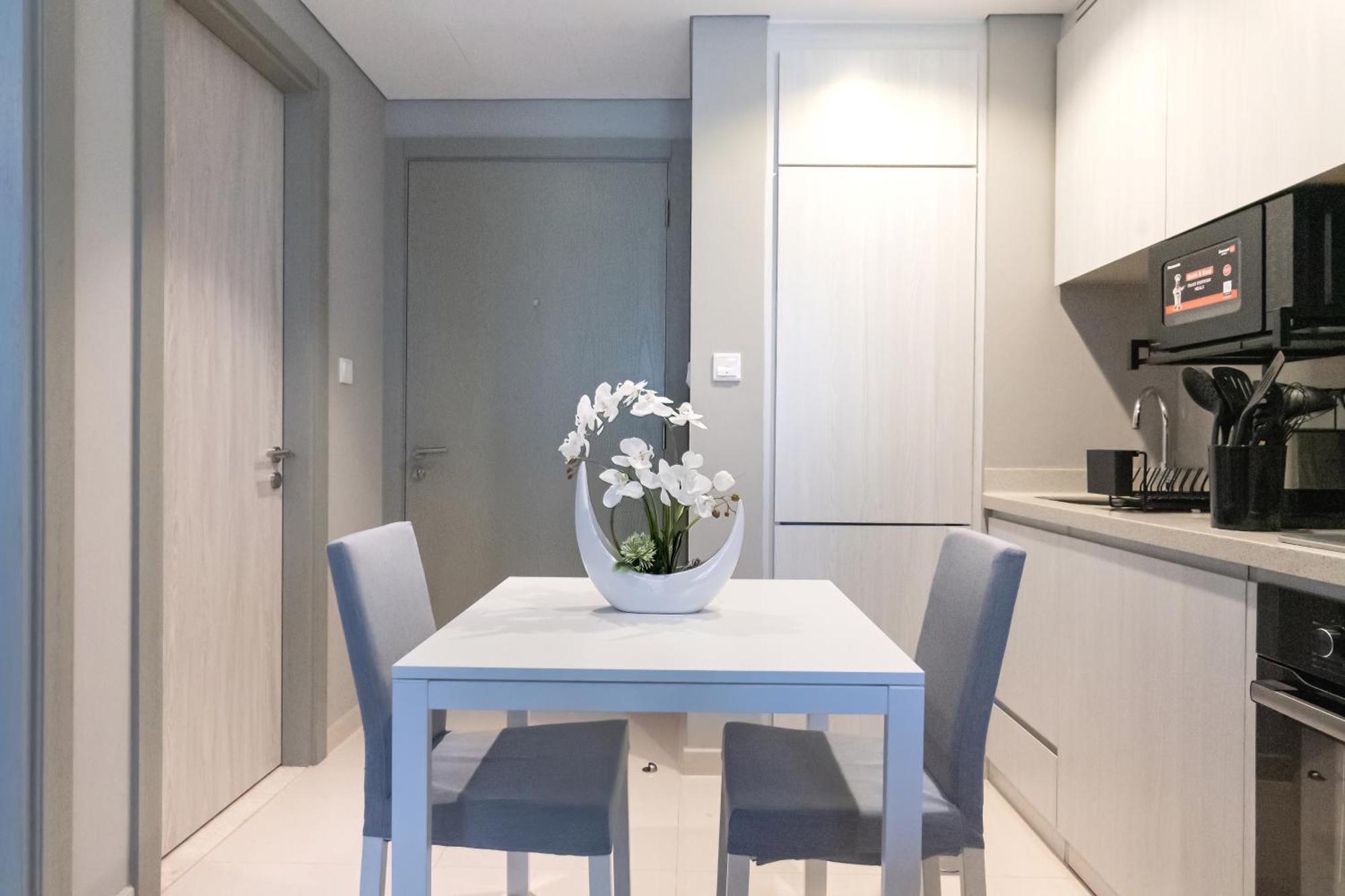 Citihome -1br With Balcony & Pool View In Zada Tower