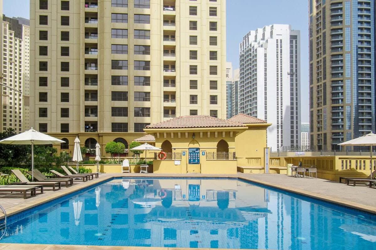 Frank Porter - Sadaf 6 Apartment *