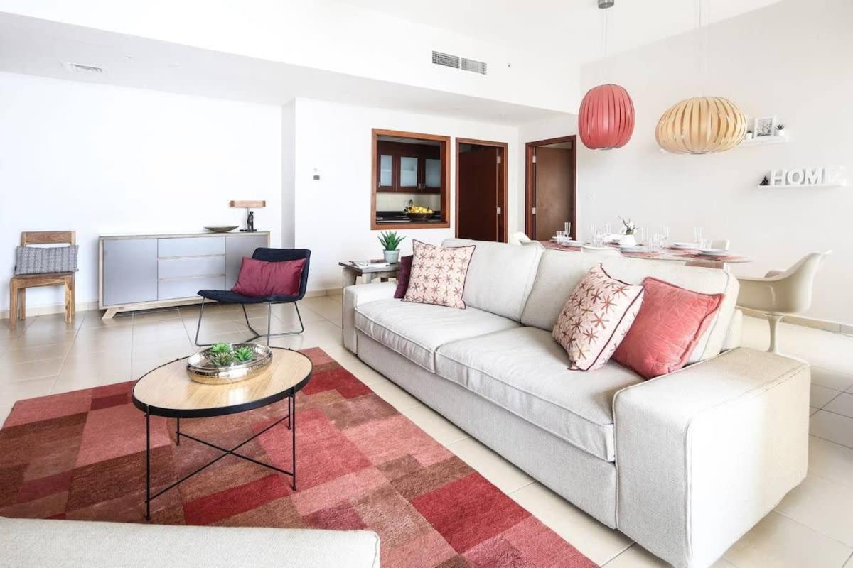 Frank Porter - Sadaf 6 Apartment *