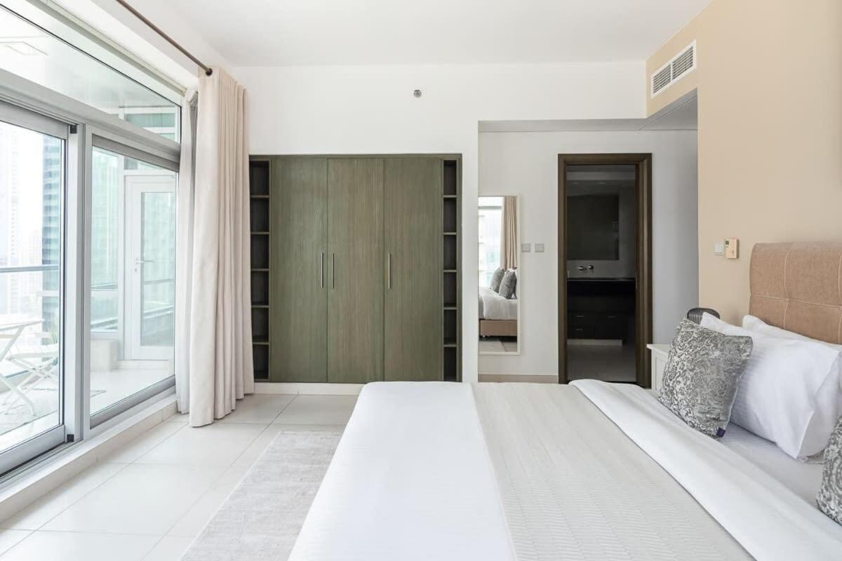 Frank Porter - The Lofts * Dubai