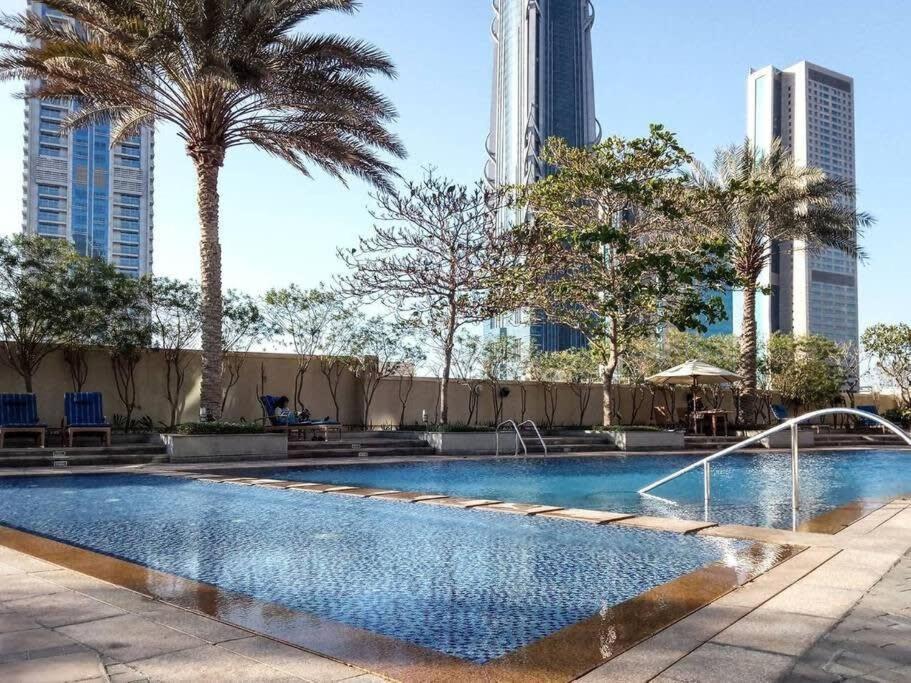 Frank Porter - The Lofts Apartment Dubai