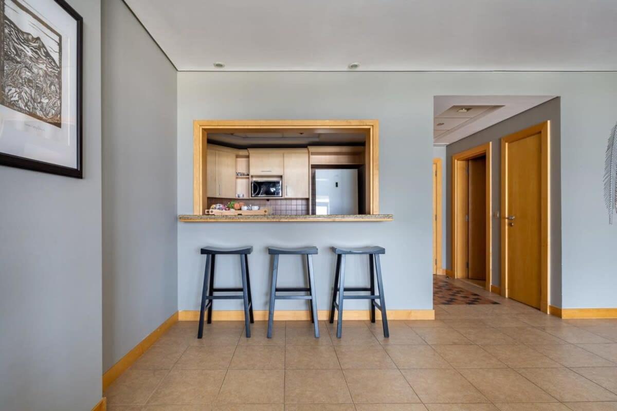 Frank Porter - Al Haseer Apartment Dubai