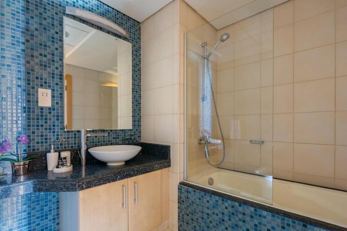 Frank Porter - Al Haseer Apartment *