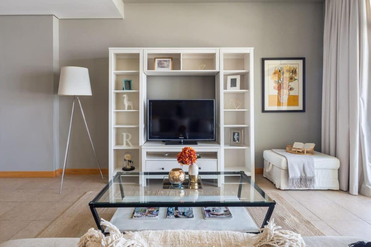 Frank Porter - Al Haseer Apartment Dubai