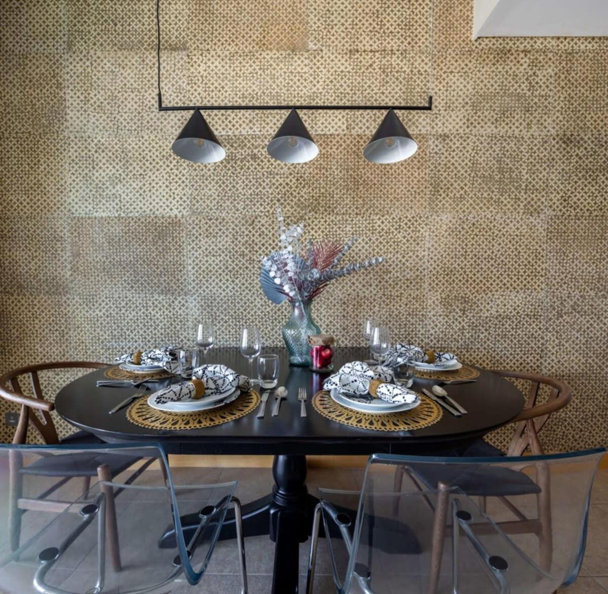 Frank Porter - Al Haseer Apartment Dubai