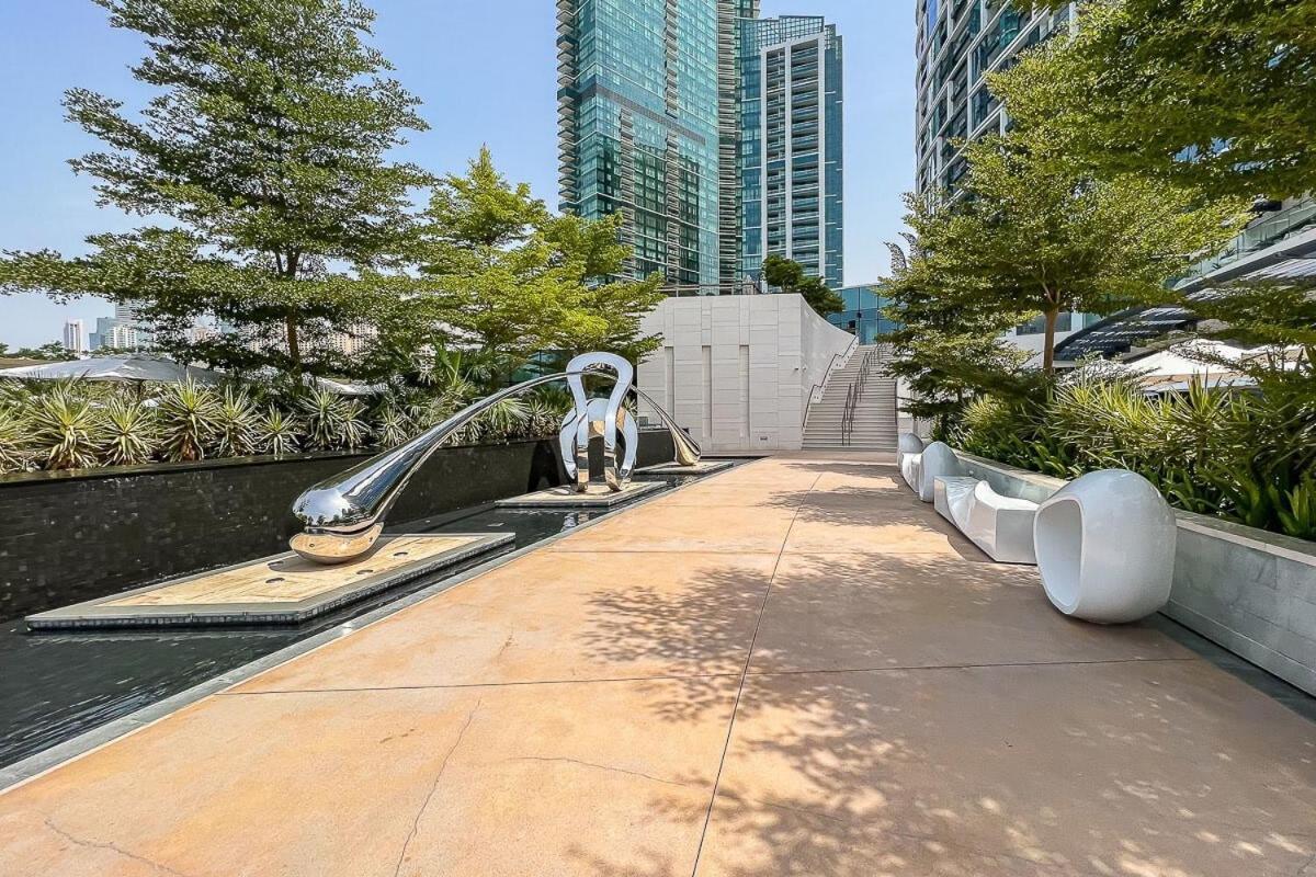 Frank Porter - The Address Jbr Dubai