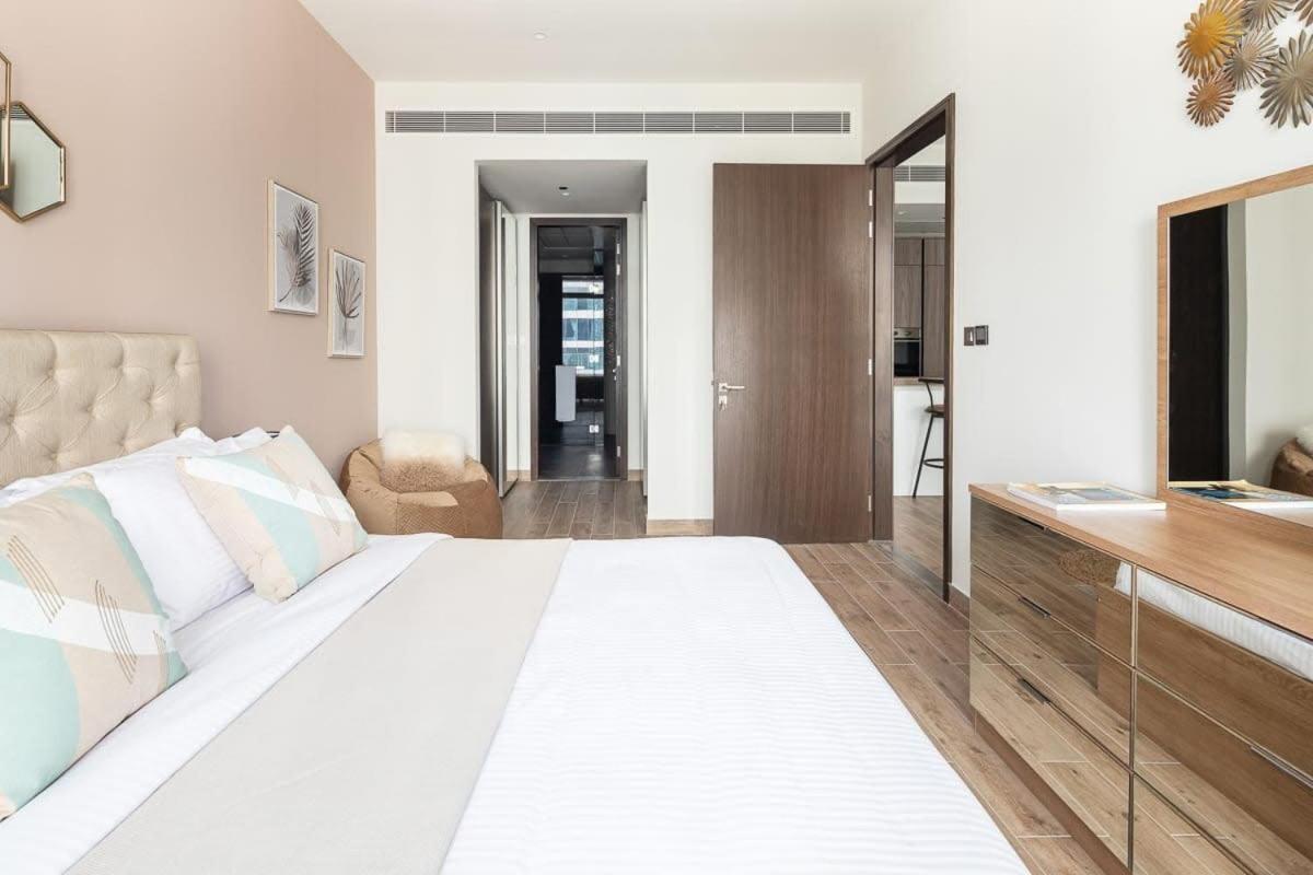 Frank Porter - Marina Gate 3 Apartment