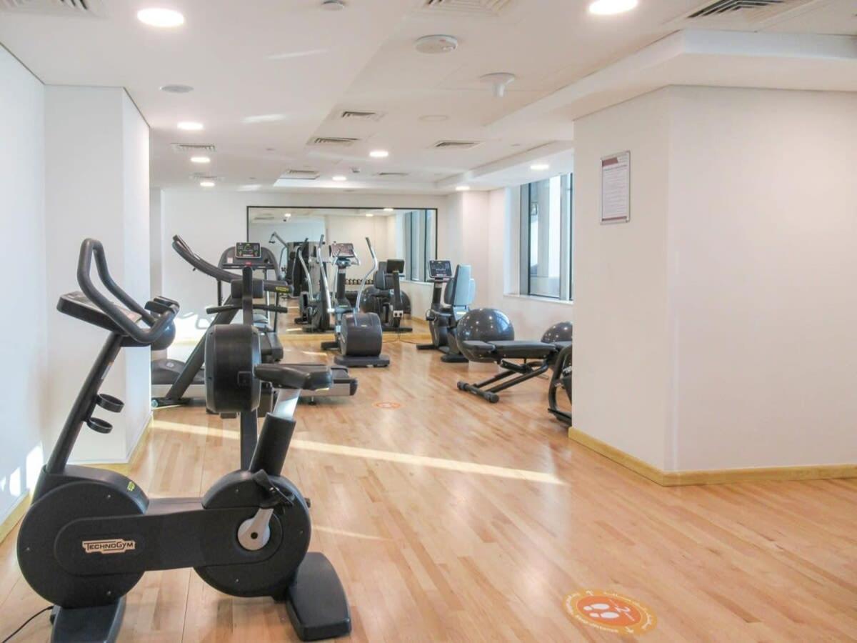Frank Porter - Sparkle Tower 1 Apartment Dubai