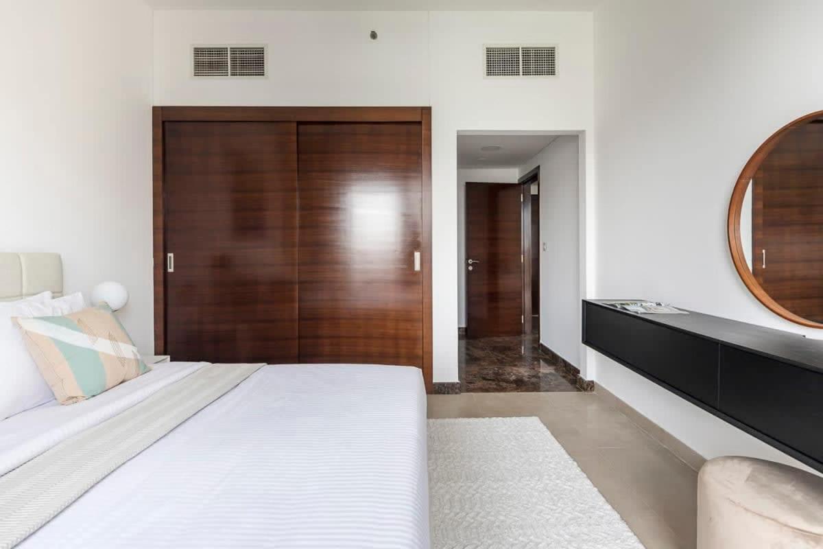 Frank Porter - Sparkle Tower 1 Apartment *