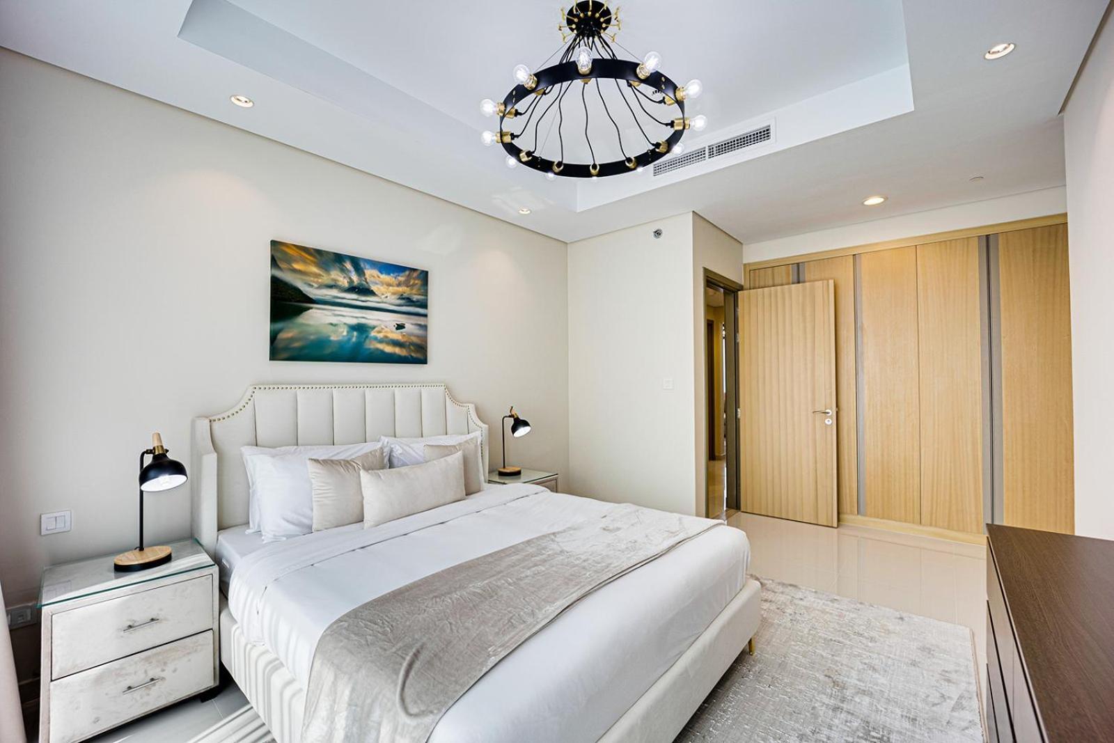 Luxury In Paramount Midtown Apartment