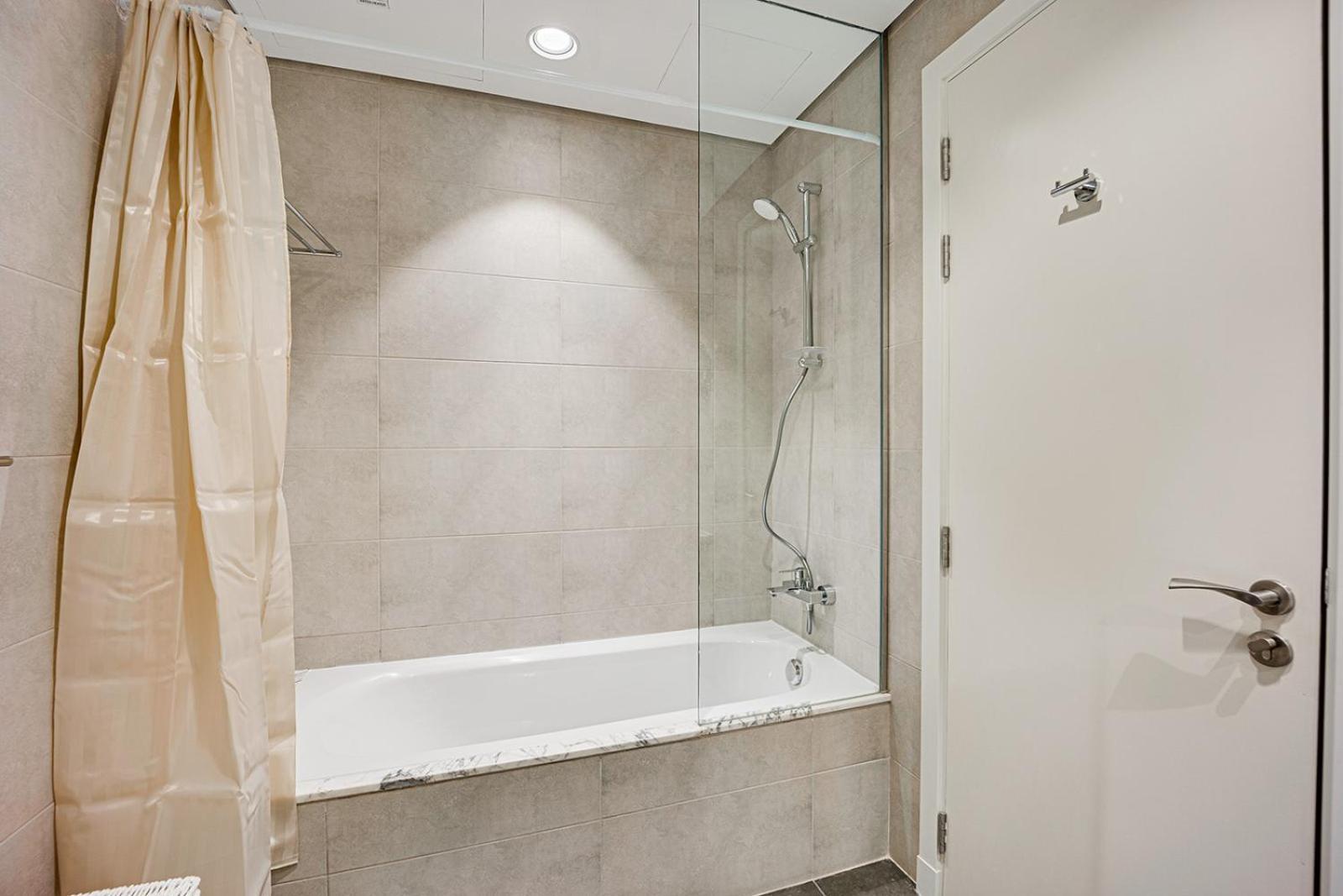 Luxury In Paramount Midtown Apartment *