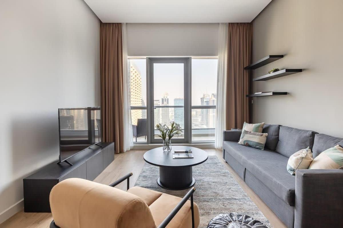 Frank Porter - Bay Tower 1 Apartment