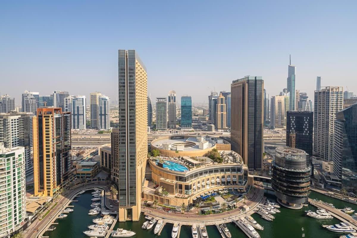 Frank Porter - Bay Tower 1 Apartment Dubai