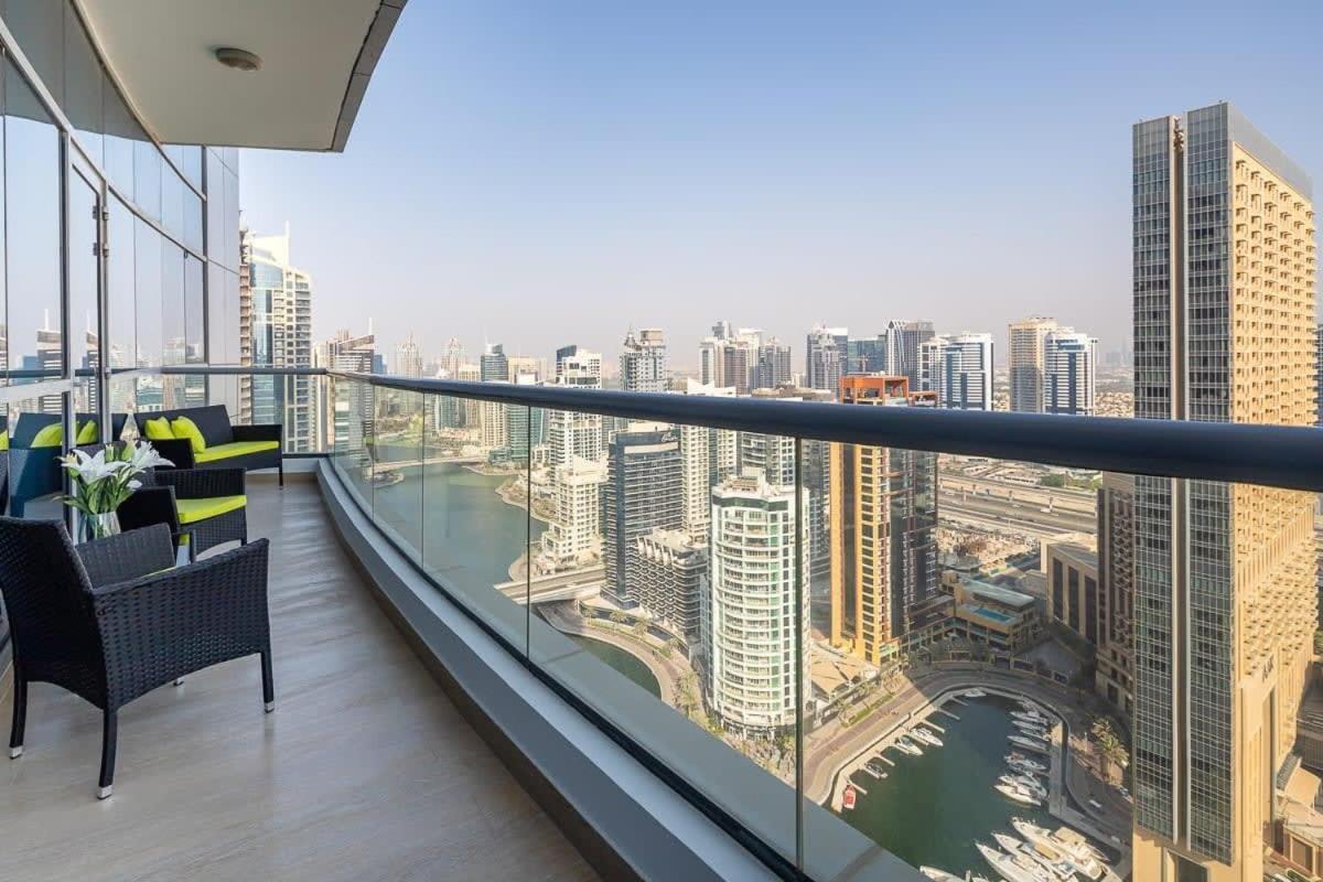 Frank Porter - Bay Tower 1 Apartment *