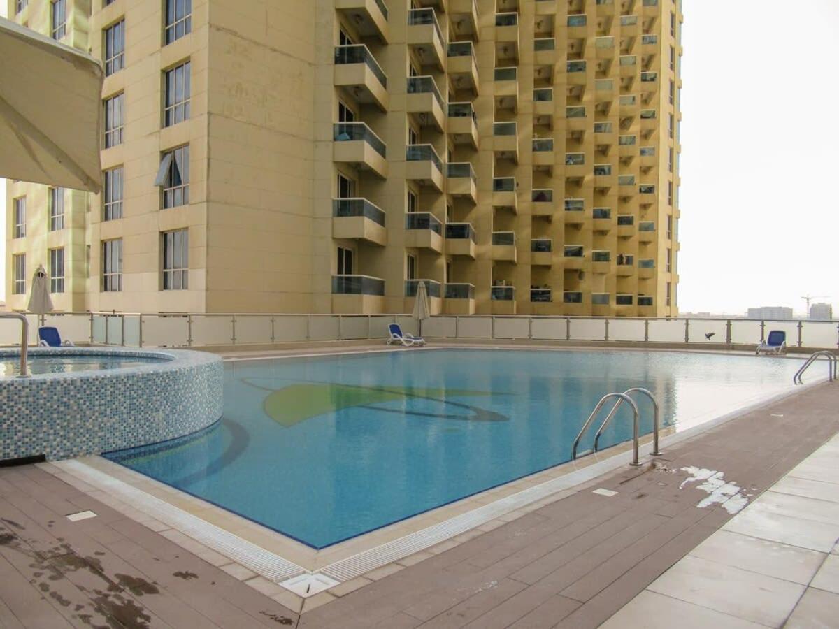 Frank Porter - Damac Crescent A Apartment Dubai