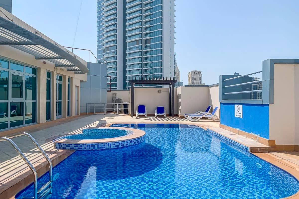 Frank Porter - Marina Tower B Apartment