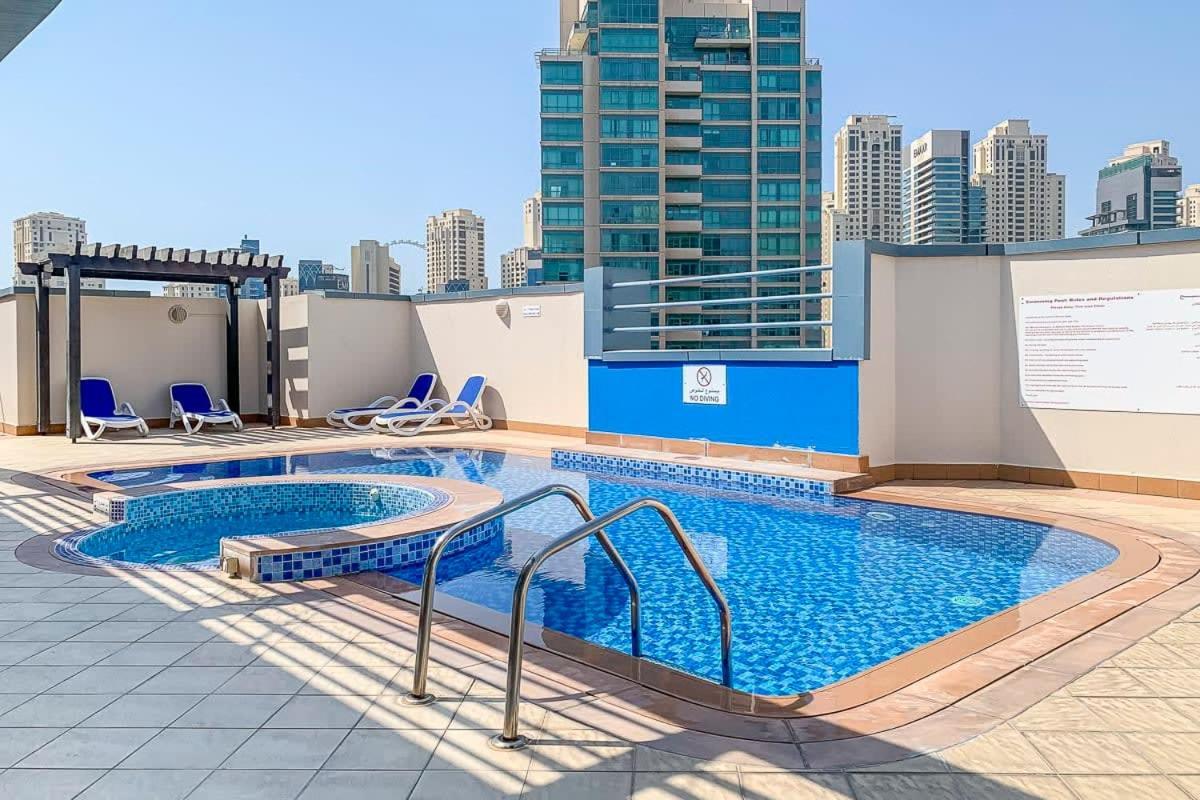 Frank Porter - Marina Tower B Apartment *