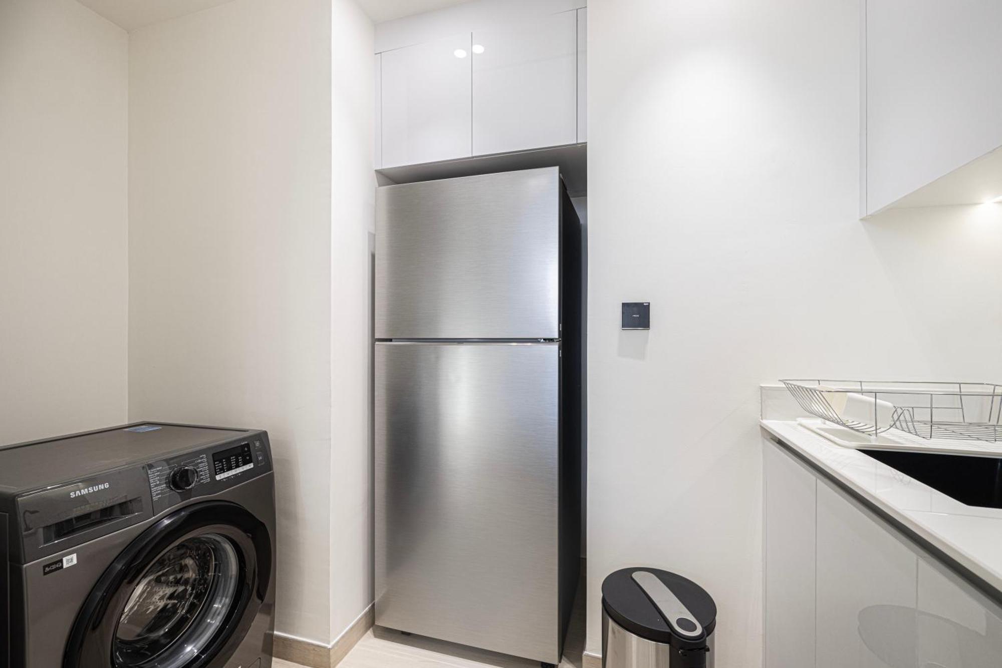 Spacious Balcony, King Bed, Pool At Jvc