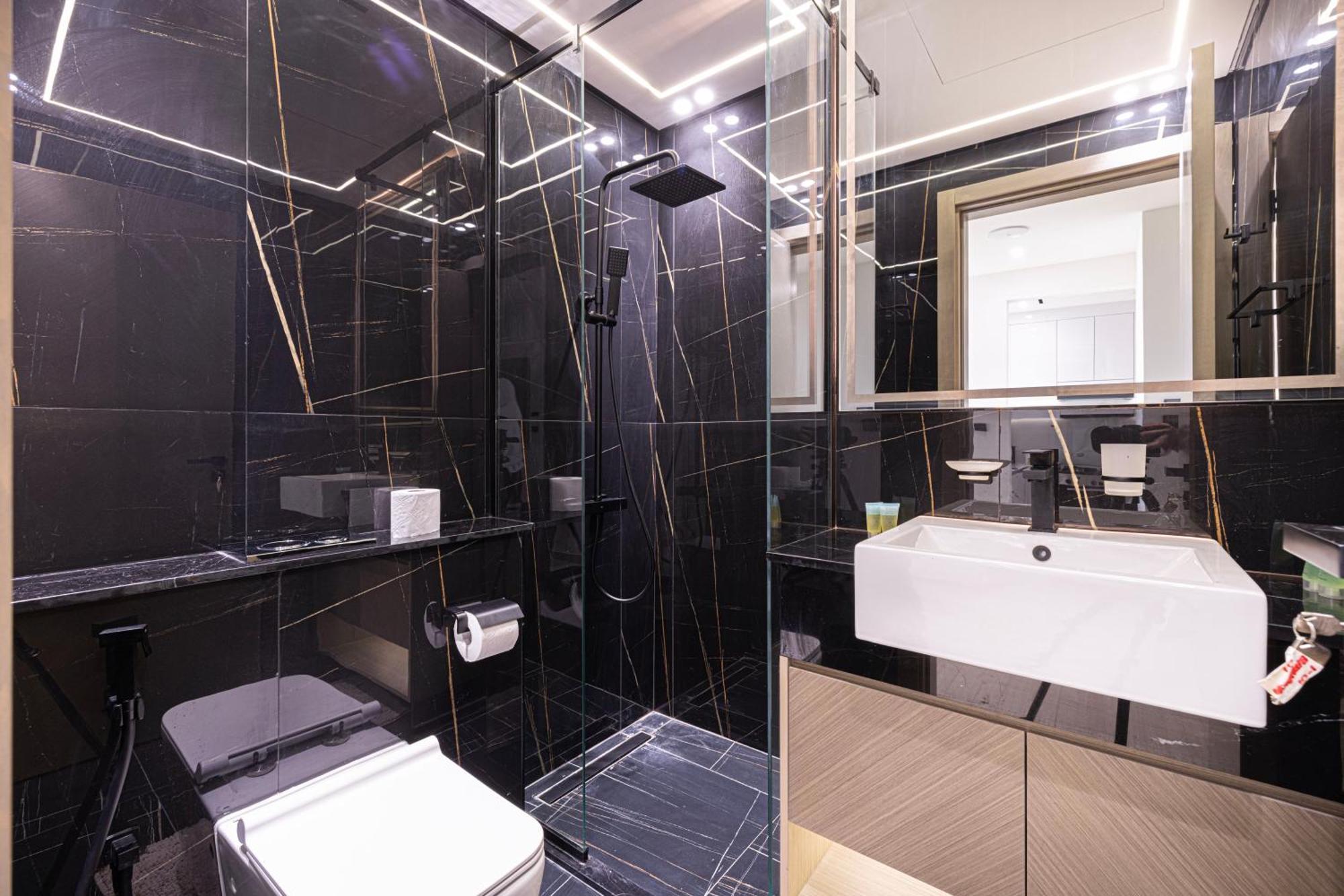 Spacious Balcony, King Bed, Pool At Jvc Apartment *