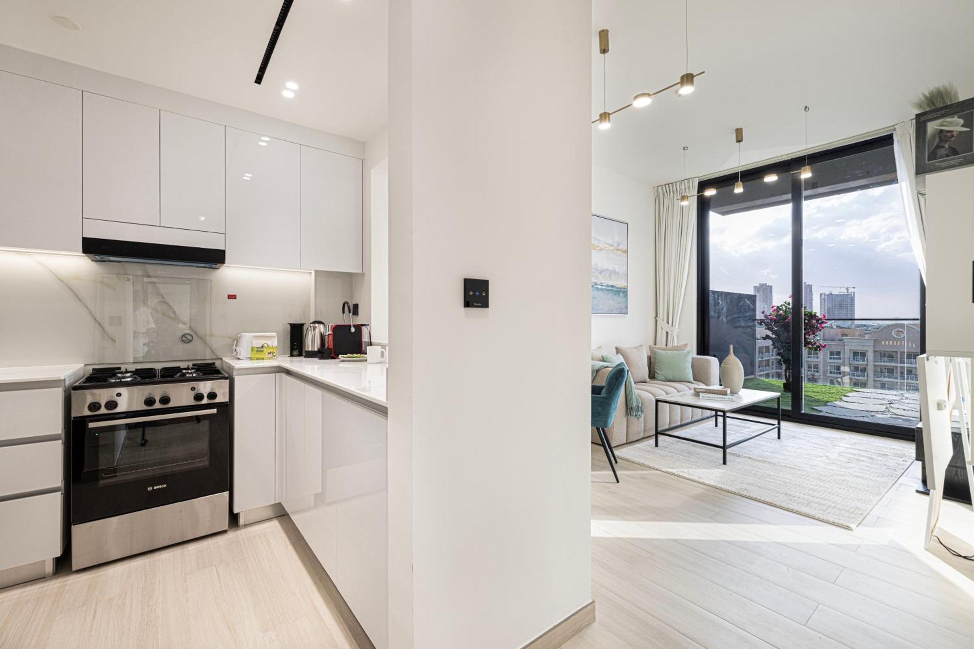 Apartment Spacious Balcony, King Bed, Pool At Jvc *