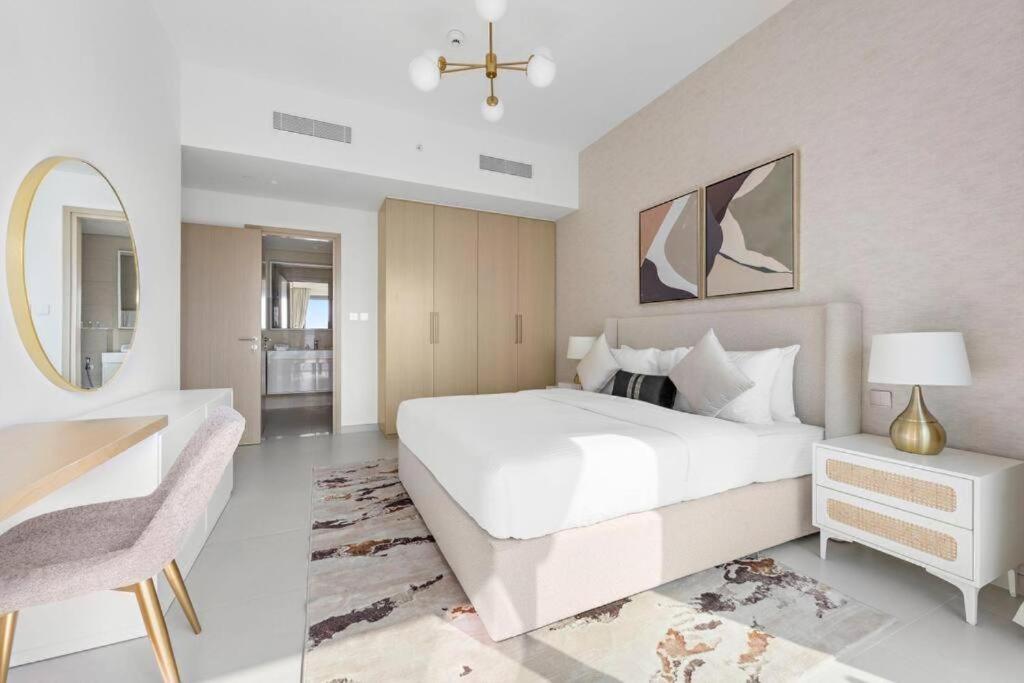 Burj Royale - Burj Khalifa View - 4m Walk To Mall Apartment *