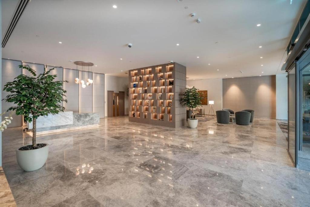 Burj Royale - Burj Khalifa View - 4m Walk To Mall Apartment *