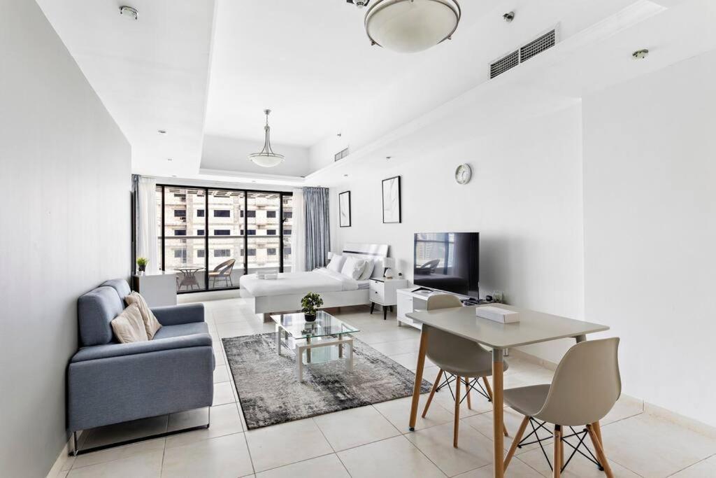 Stylish In Prime Location Apartment Dubai