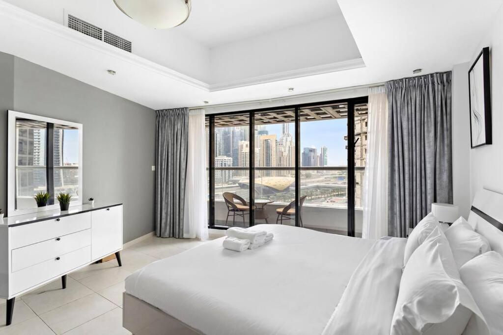 Stylish In Prime Location Apartment *