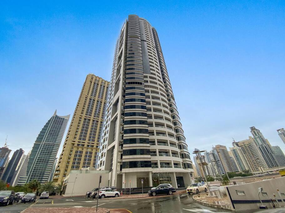 Stylish In Prime Location Apartment Dubai