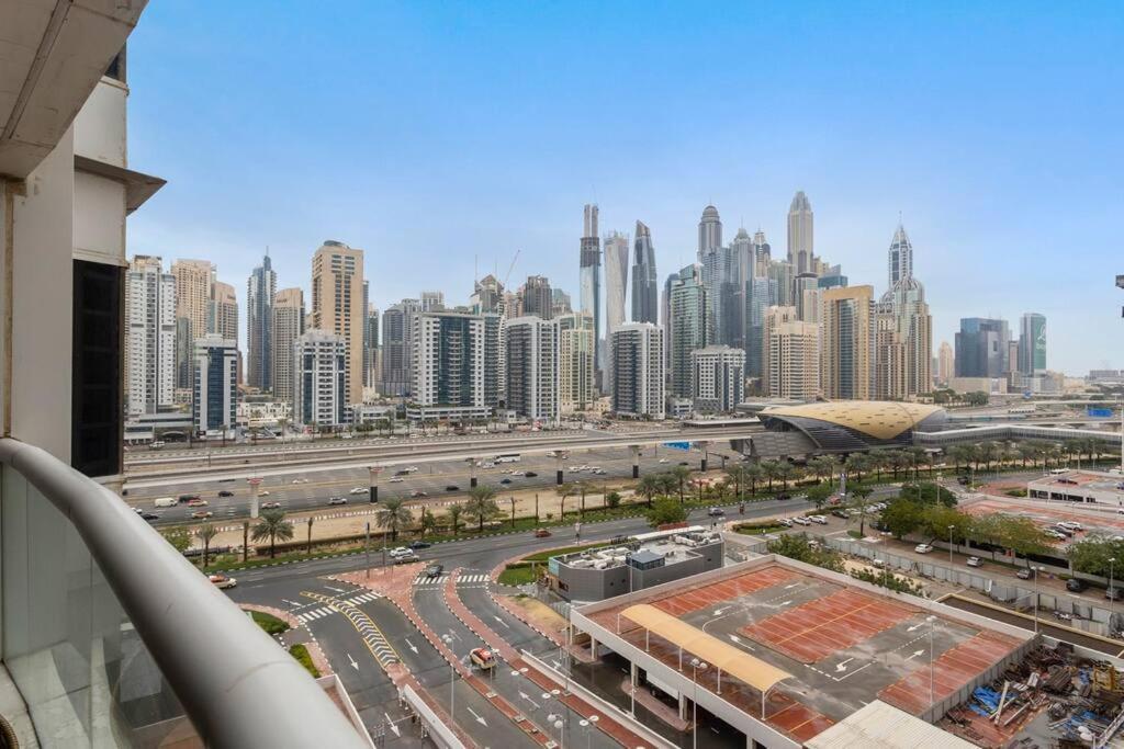 Stylish In Prime Location Apartment Dubai