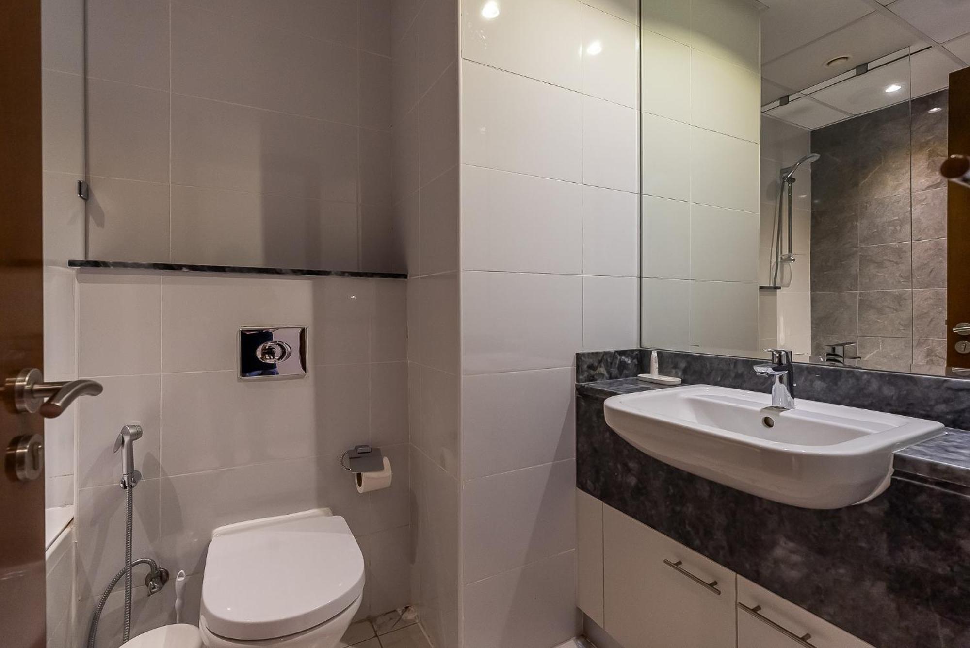 Apartment Noora Tower I Habtoor I Spacious 3bdr Maid I Business Bay Dubai