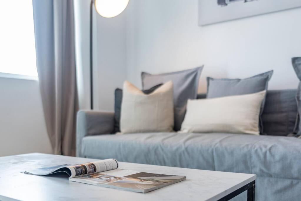 Apartment First Class 1br Modern And Spacious *