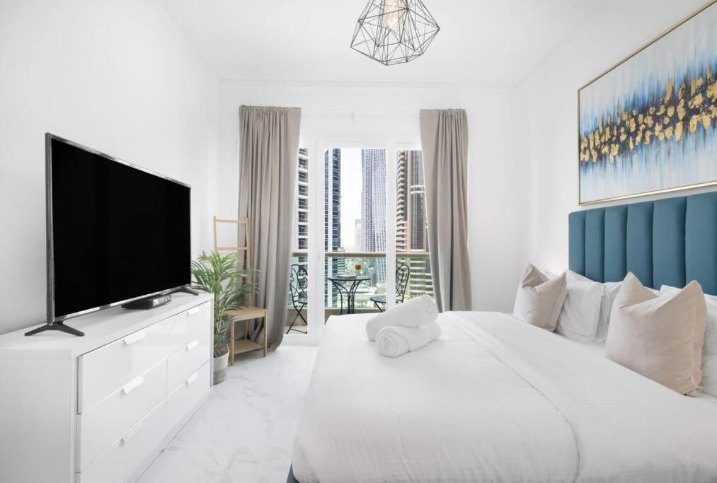 Apartment First Class 1br Modern And Spacious