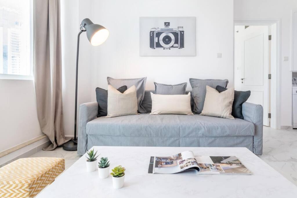 First Class 1br Modern And Spacious Apartment Dubai