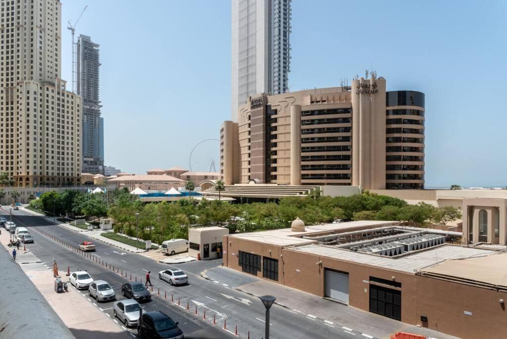 First Class 1br Modern And Spacious Apartment Dubai