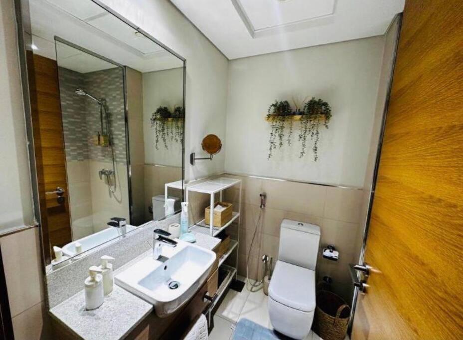Azizi Aura 1013 Apartment
