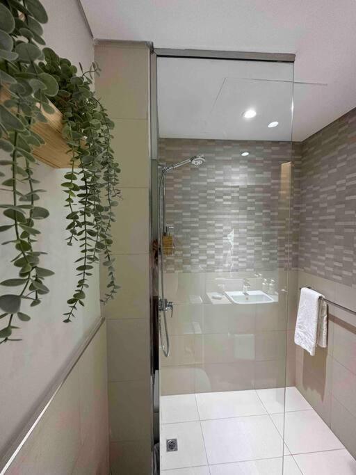 Apartment Azizi Aura 1013 Dubai