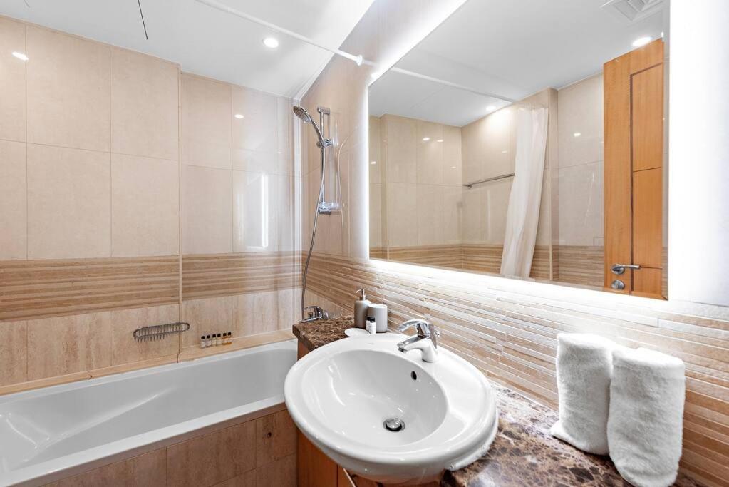 First Class 2br Modern And Stylish Apartment