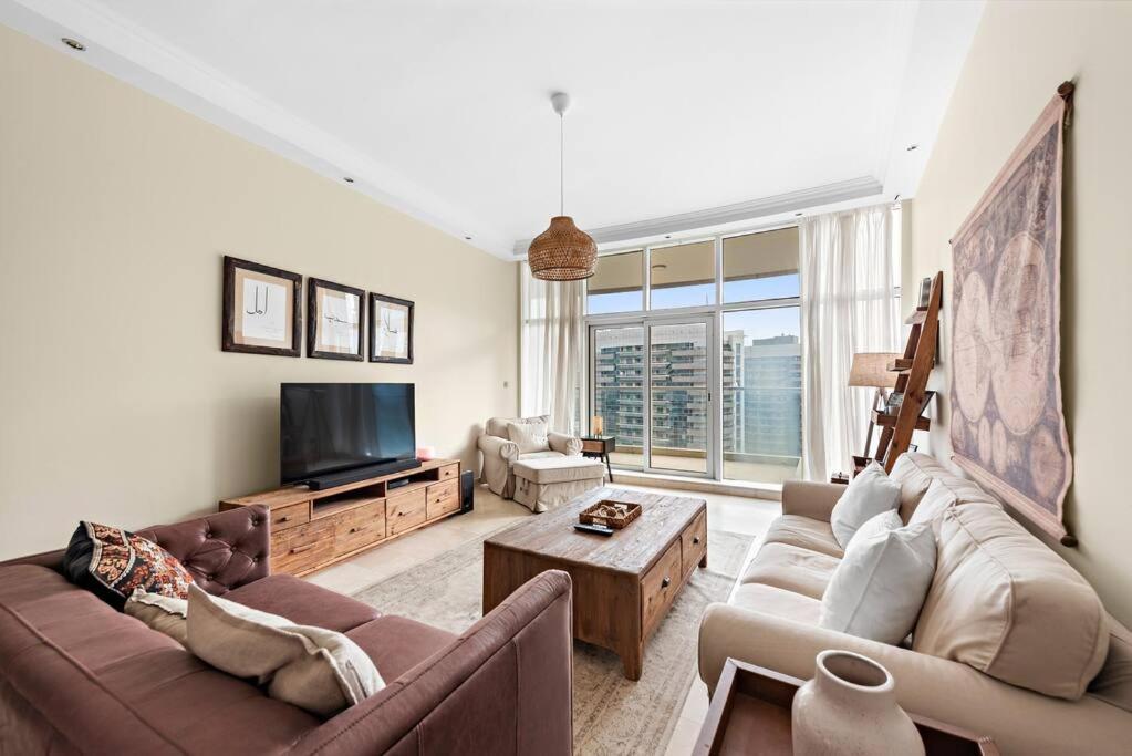 First Class 2br Modern And Stylish *