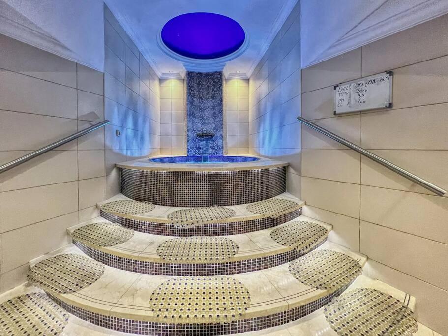 Apartment First Class 2br Modern And Stylish Dubai